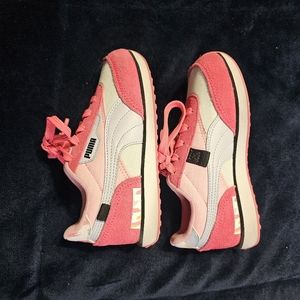 Girls Pink and White PUMA FUTURE RIDER Sneakers size 1.5C